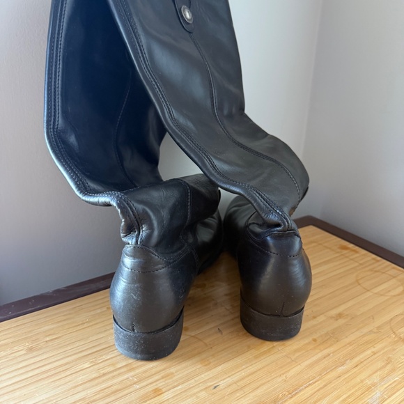 Frye Melissa Button Lug Tall boot in black leather - Picture 4 of 9